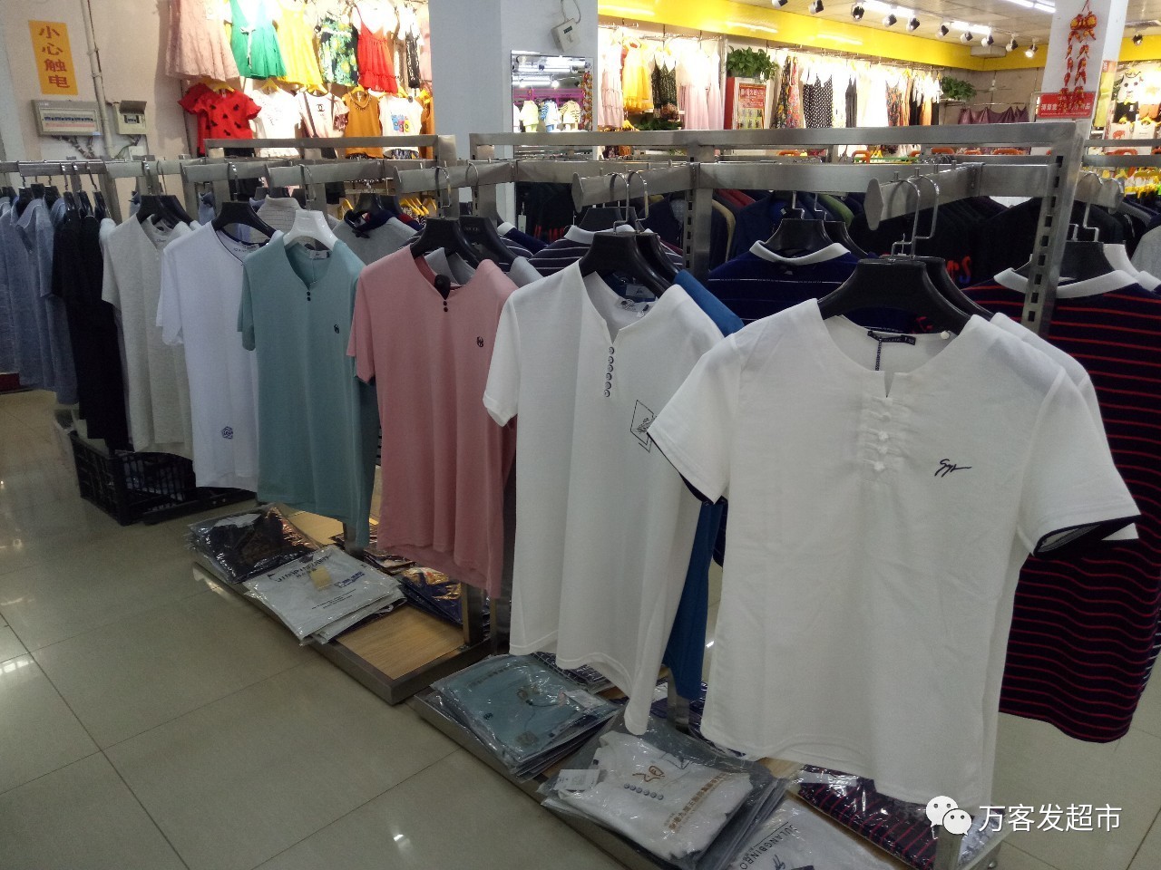 萬客發服裝區 一降到底，賠錢大甩賣！