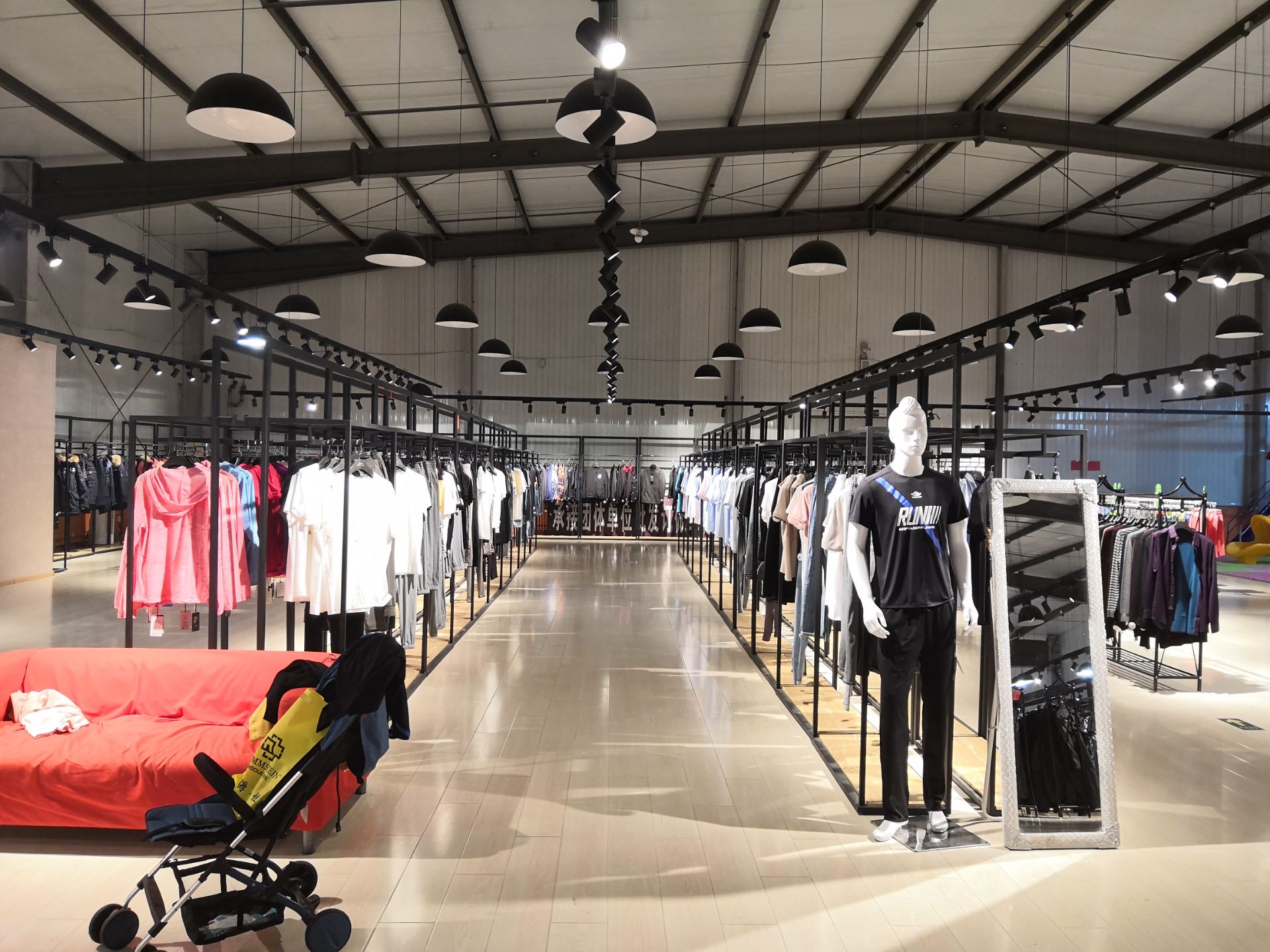 探索蘇菲貝爾服裝工廠店 高性價比與時尚潮流的不二之選